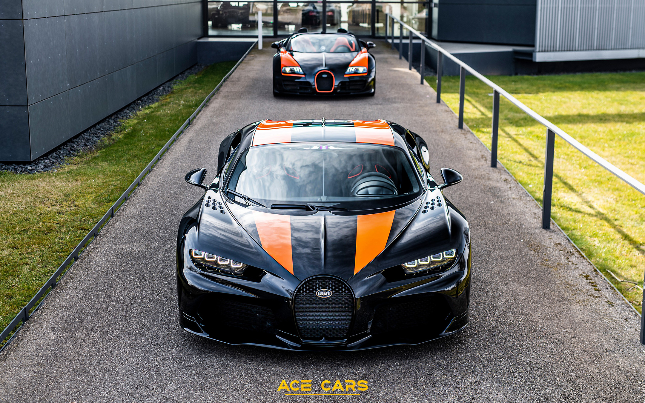 Koenigsegg Jesko Absolut vs Bugatti Chiron Super Sport 300+