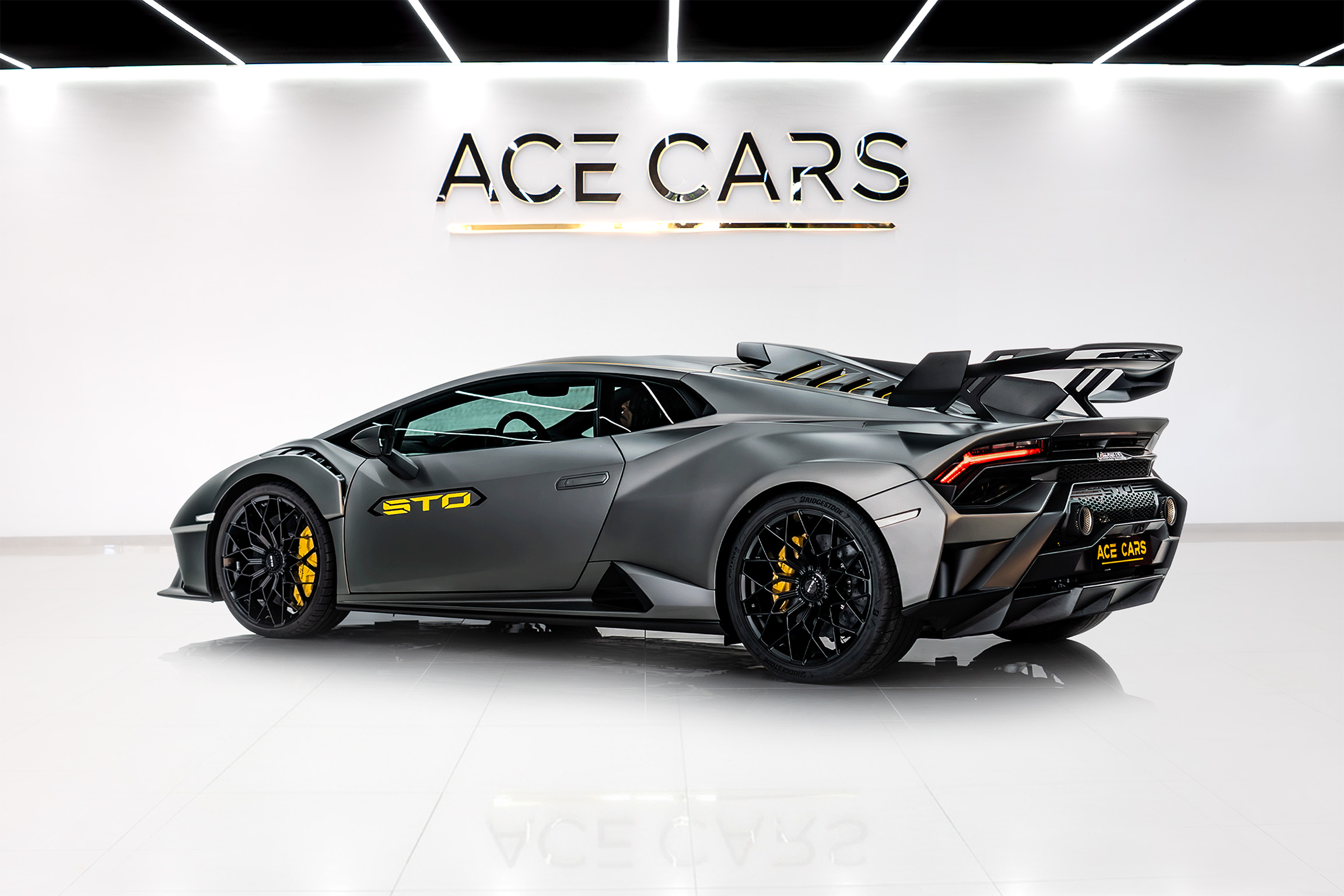 LAMBORGHINI photo 2