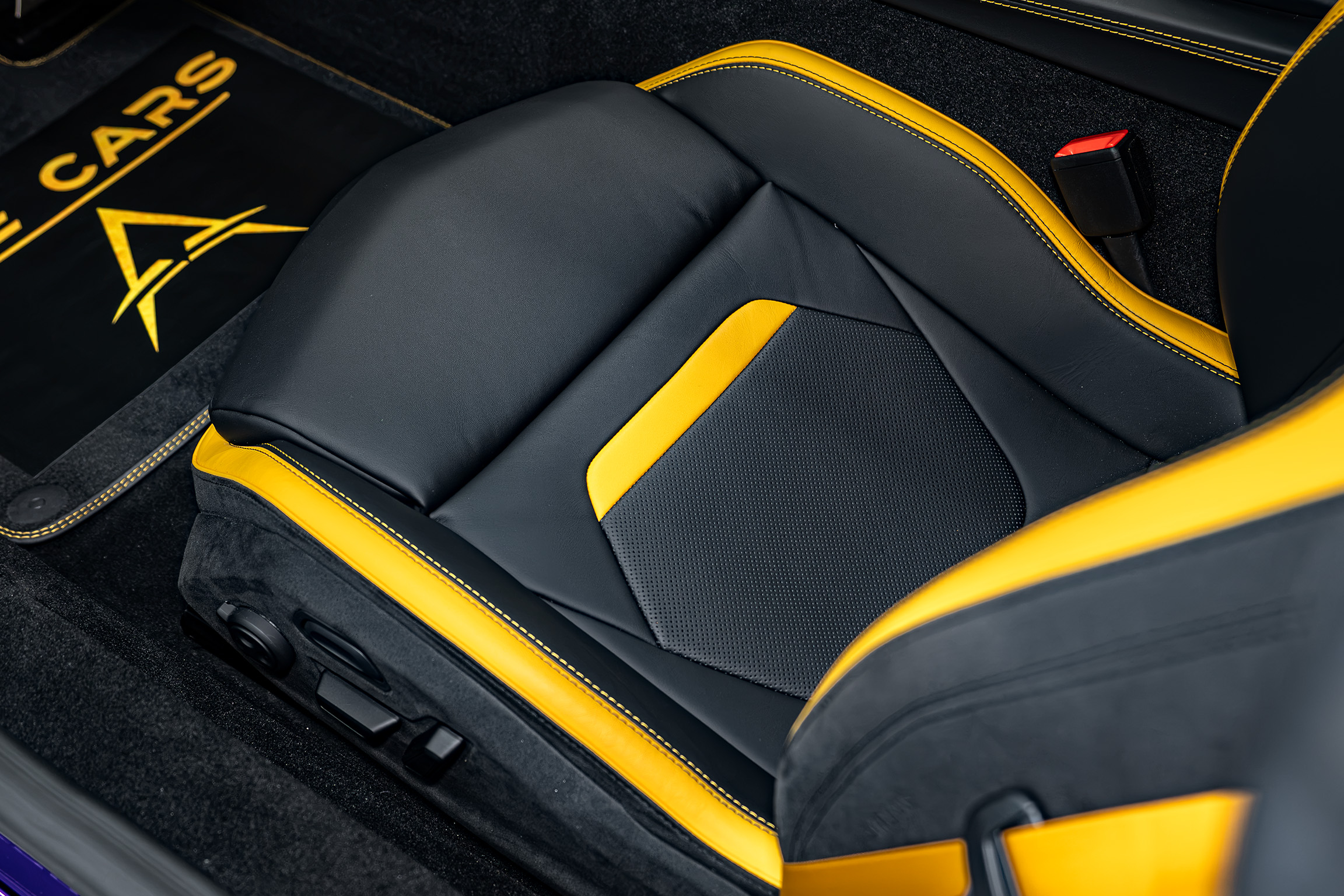 LAMBORGHINI photo 8