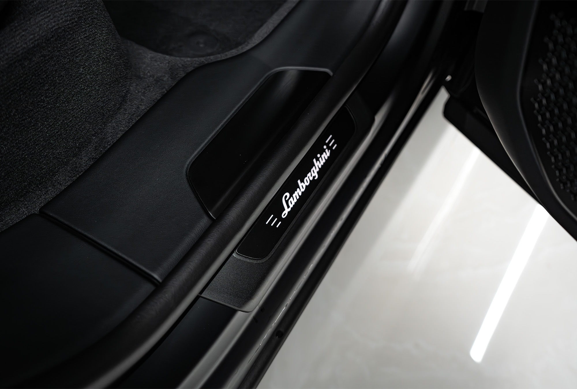 LAMBORGHINI photo 11
