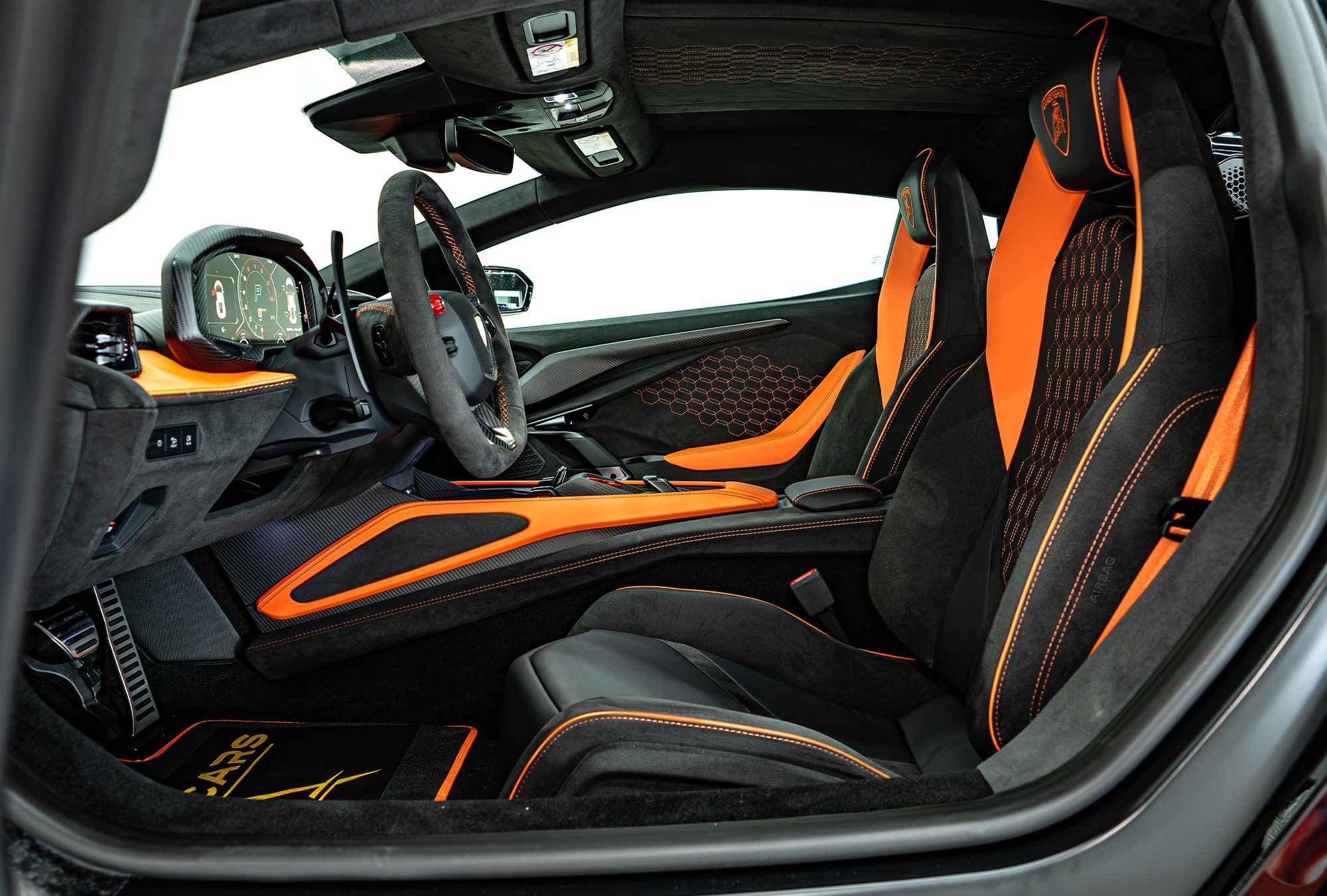 LAMBORGHINI photo 7