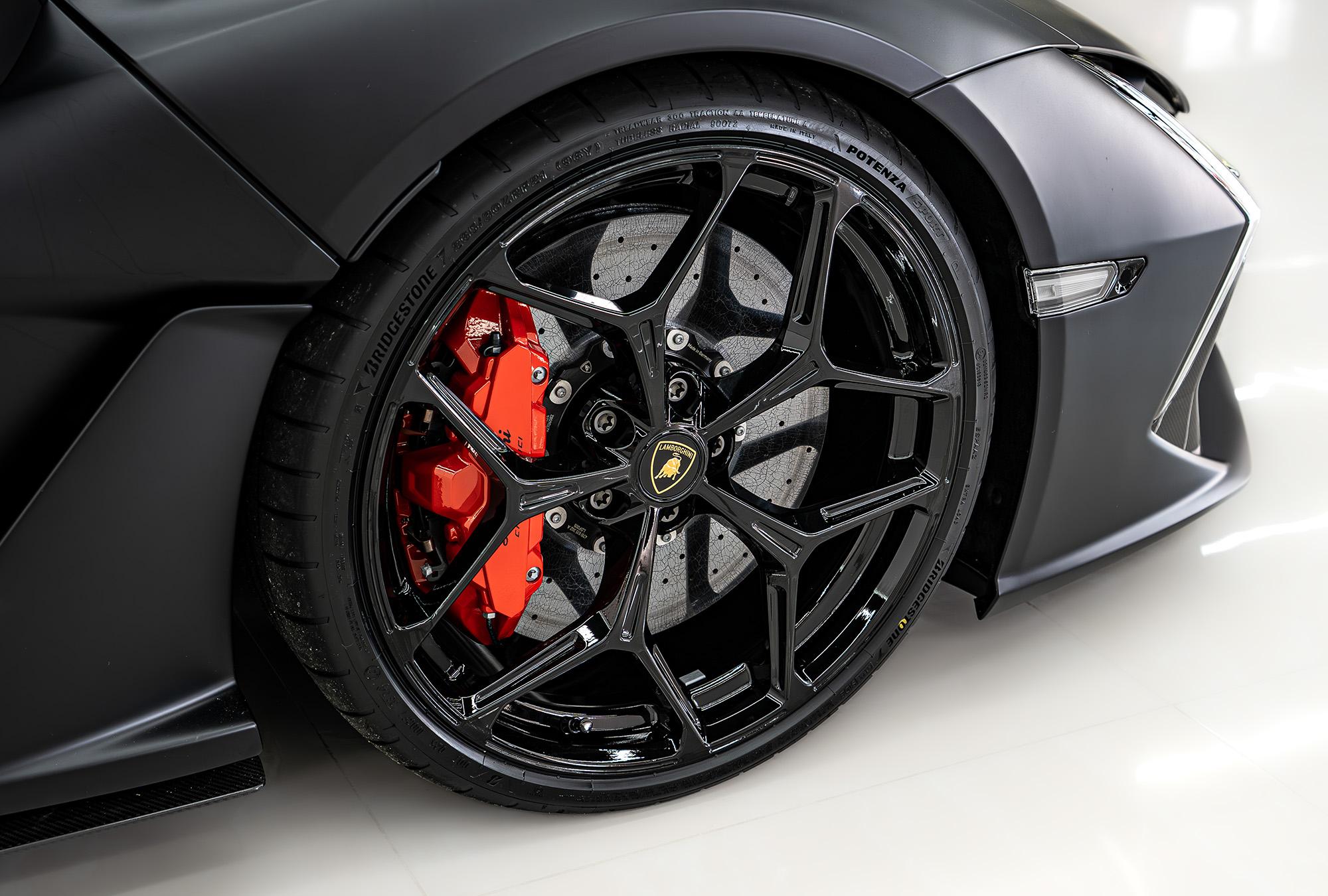 LAMBORGHINI photo 10