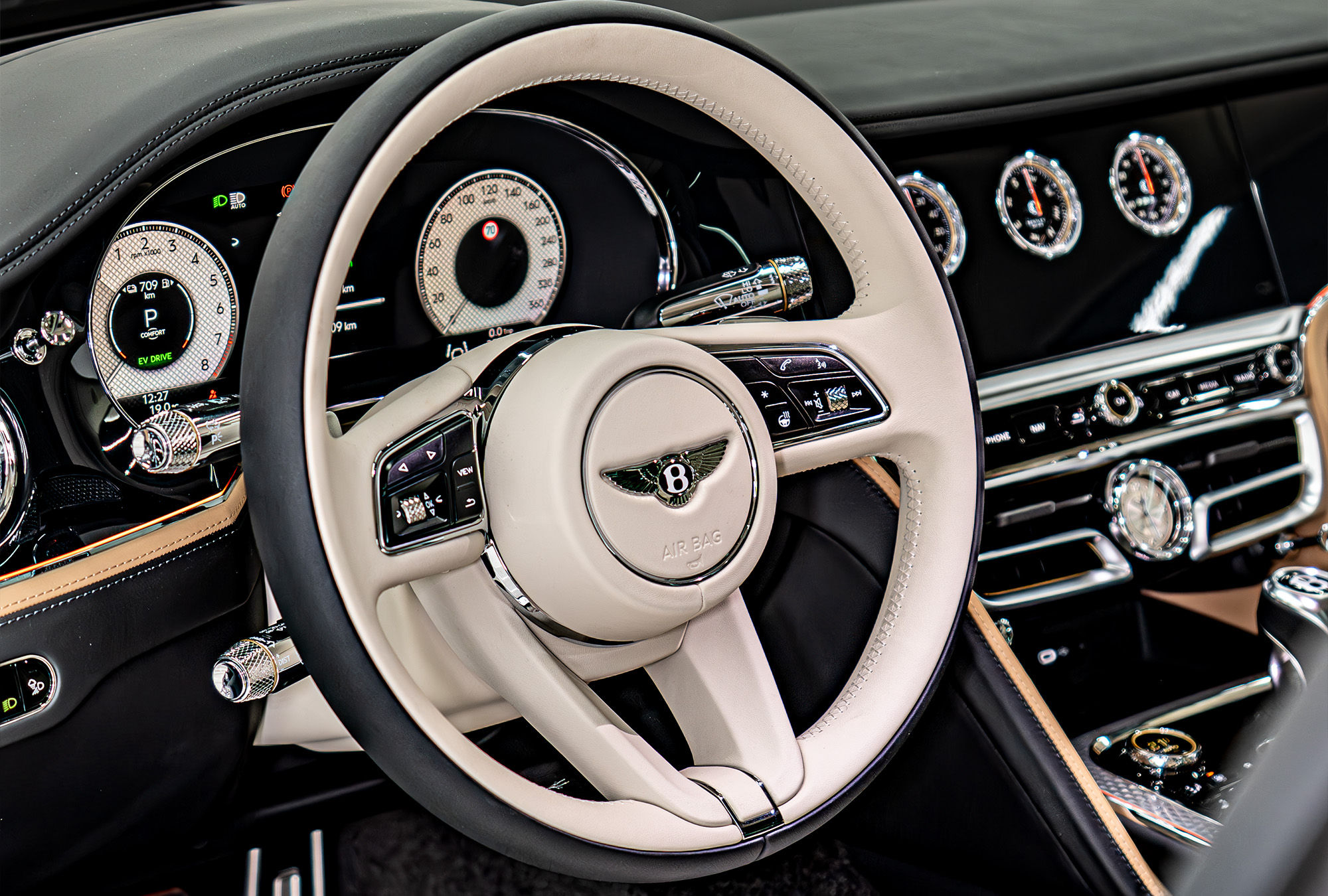 BENTLEY photo 11
