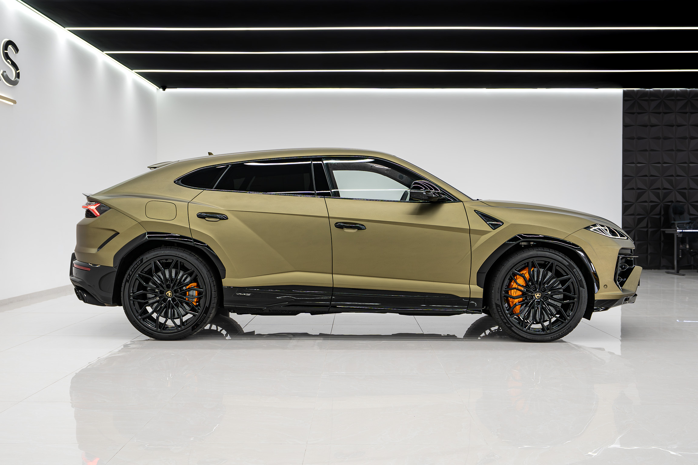 LAMBORGHINI photo 11