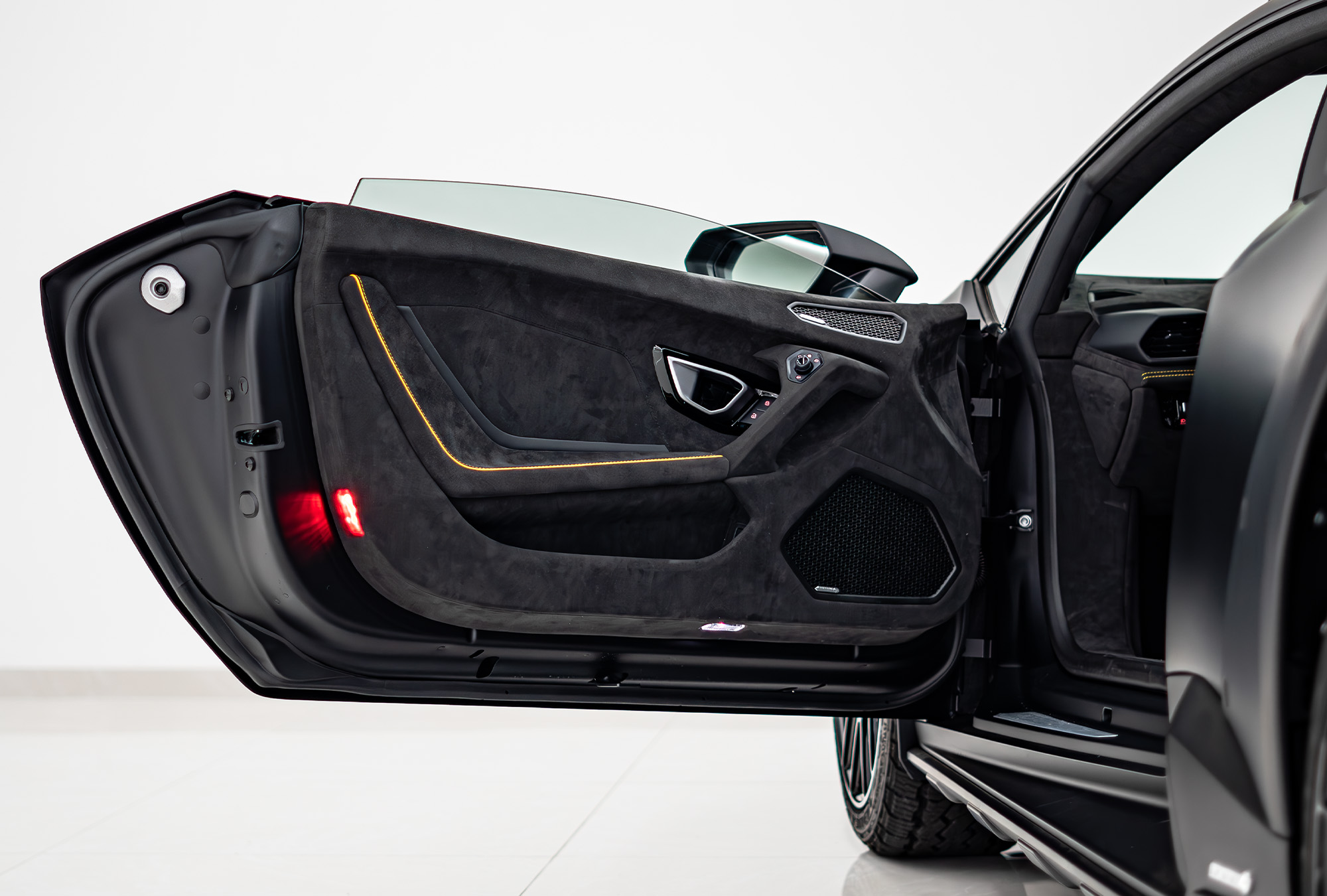 LAMBORGHINI photo 6
