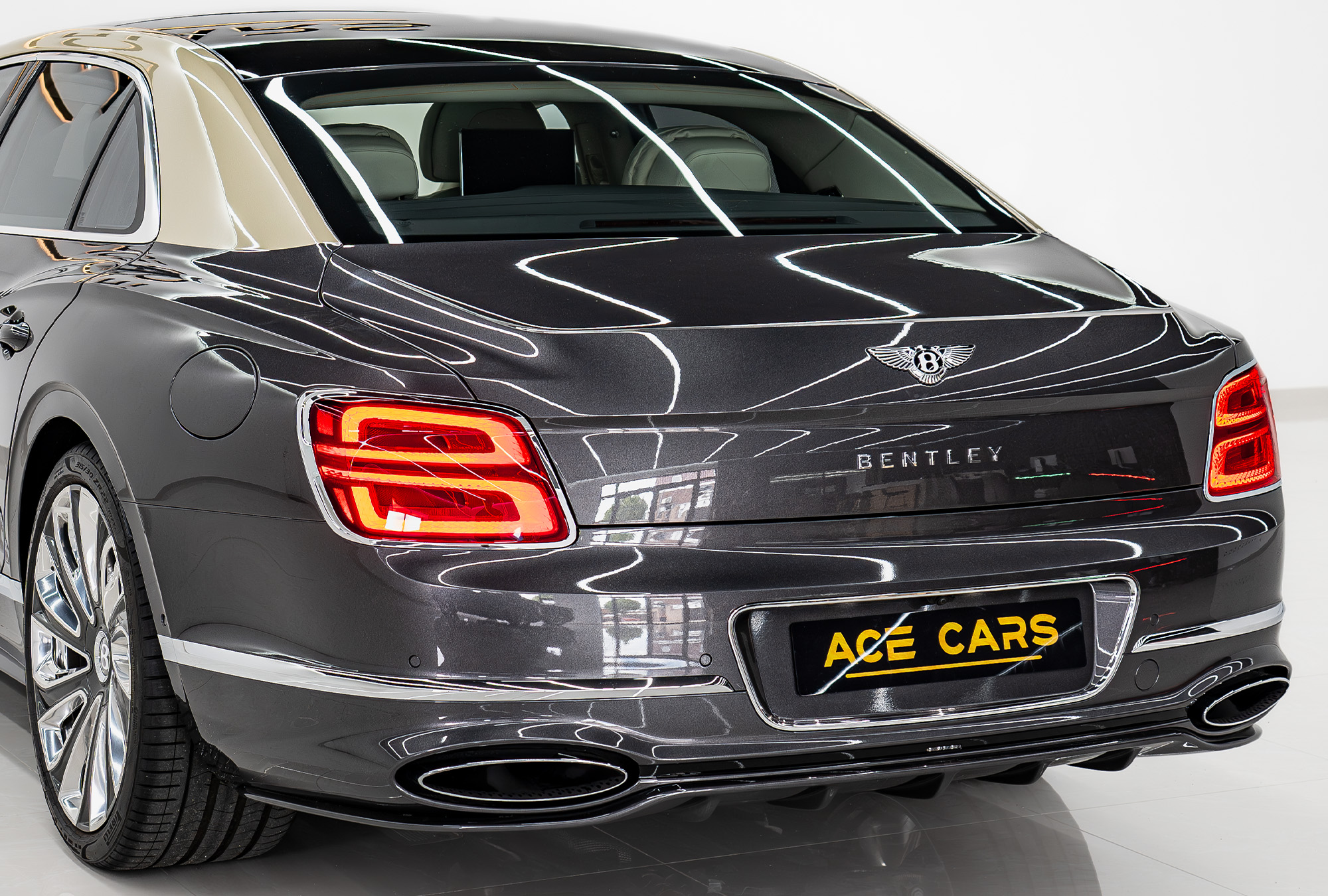 BENTLEY photo 9