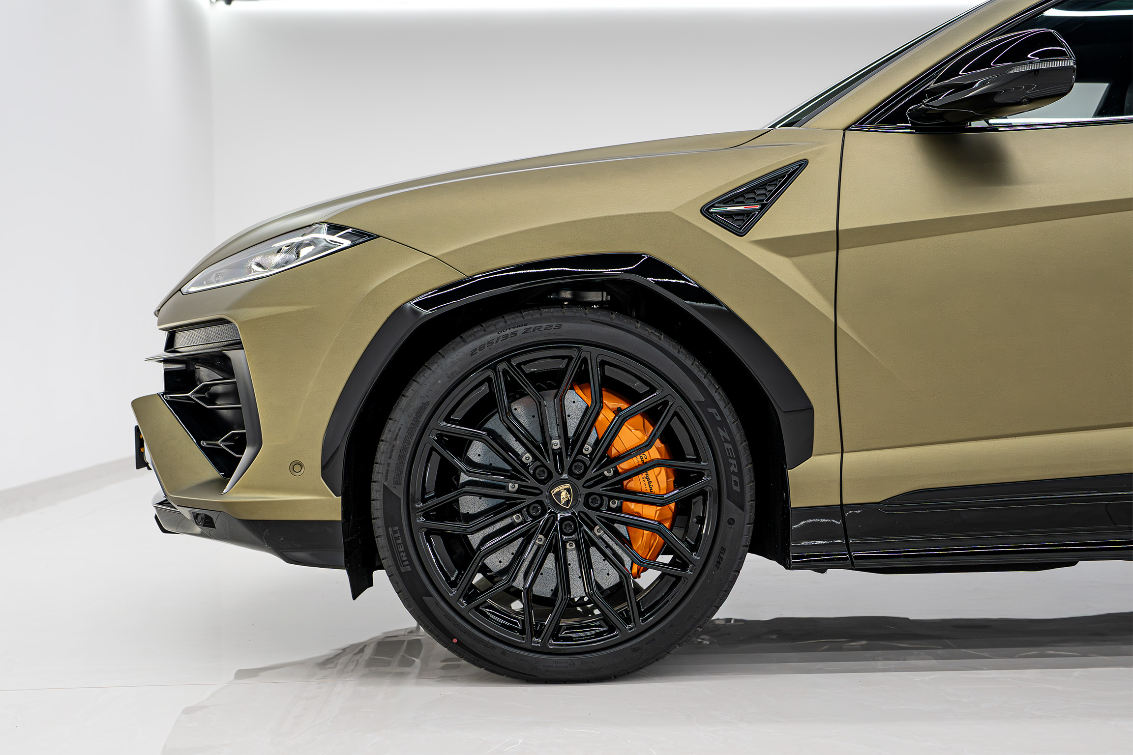 LAMBORGHINI photo 12