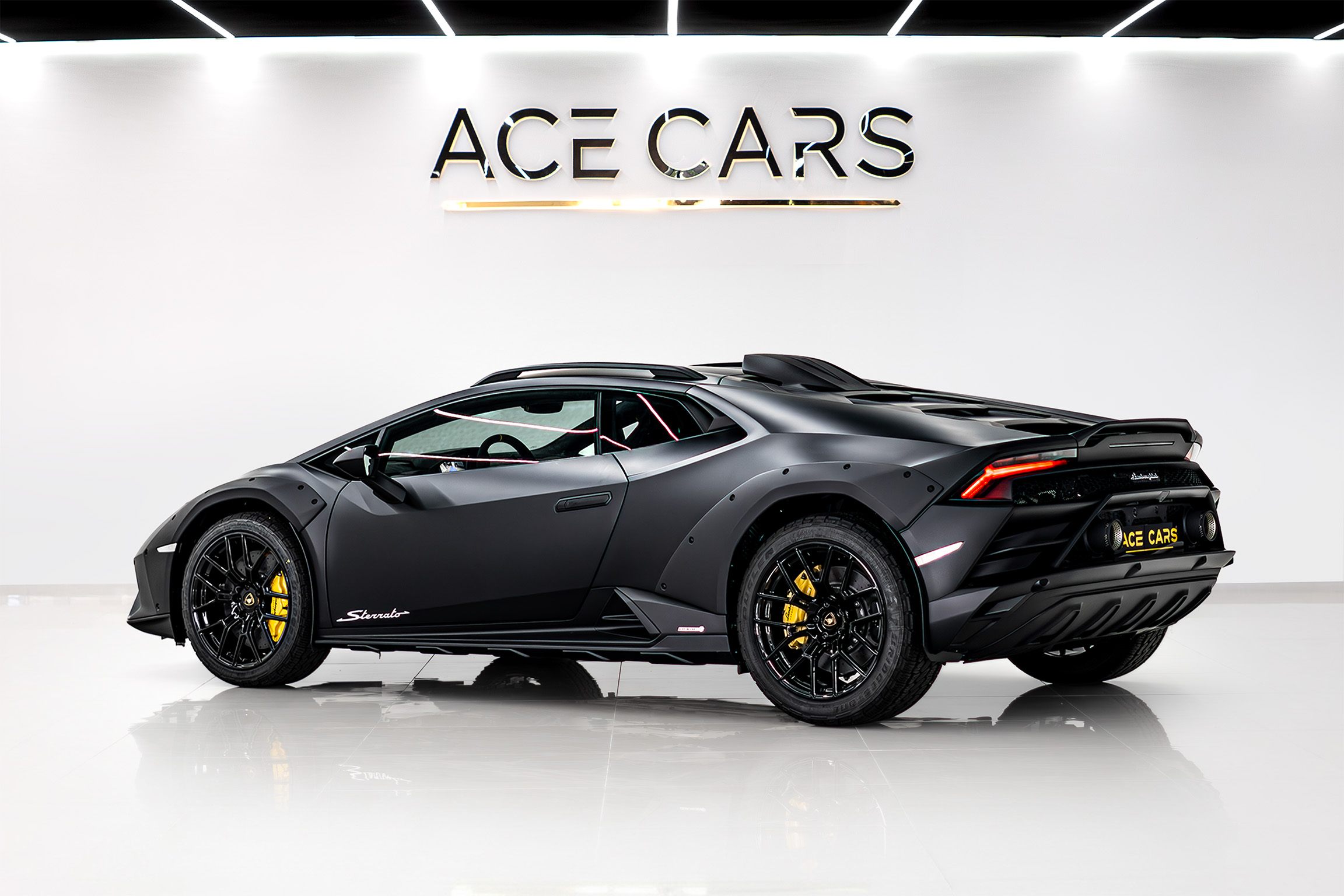 LAMBORGHINI photo 2