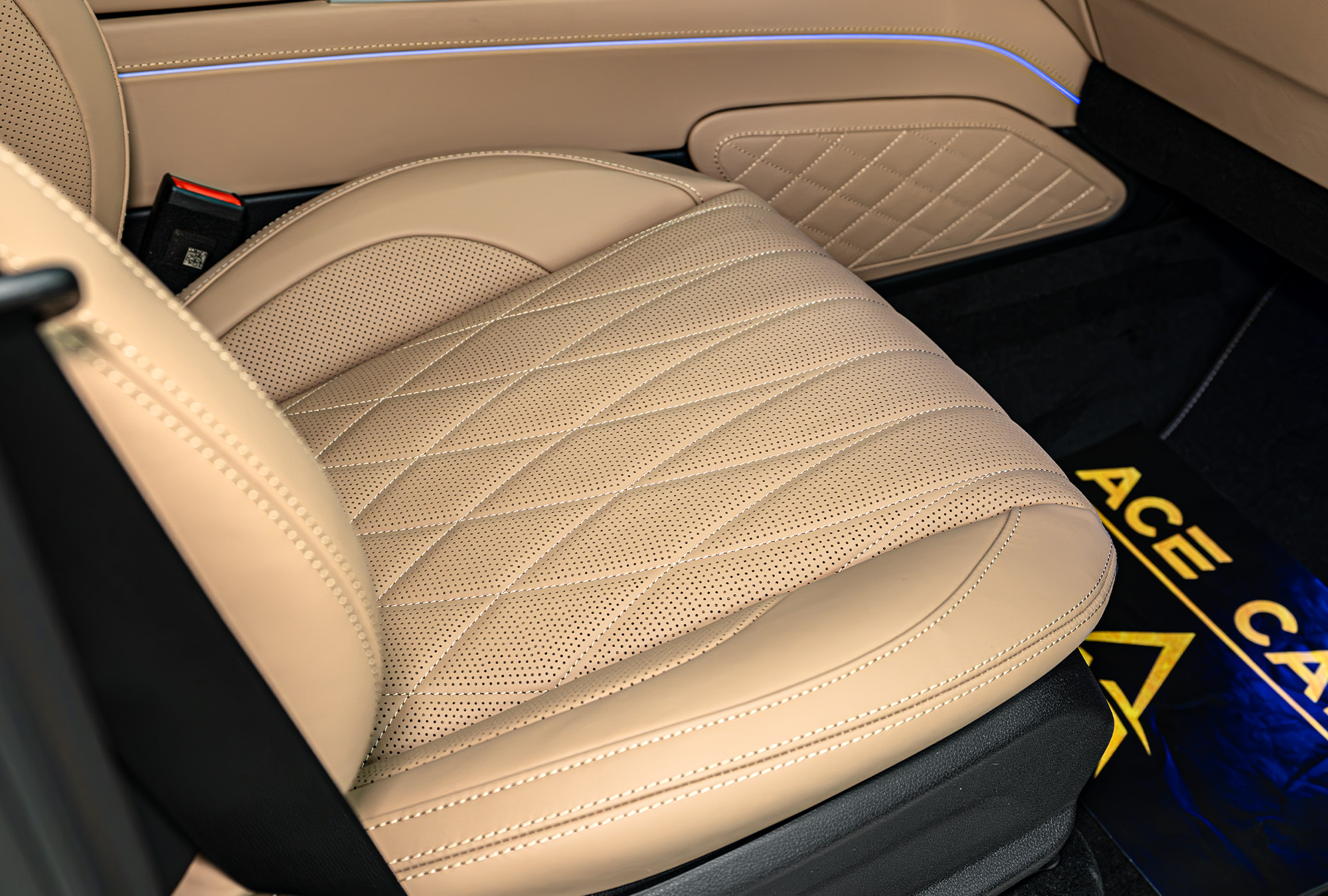 MERCEDES-BENZ photo 19