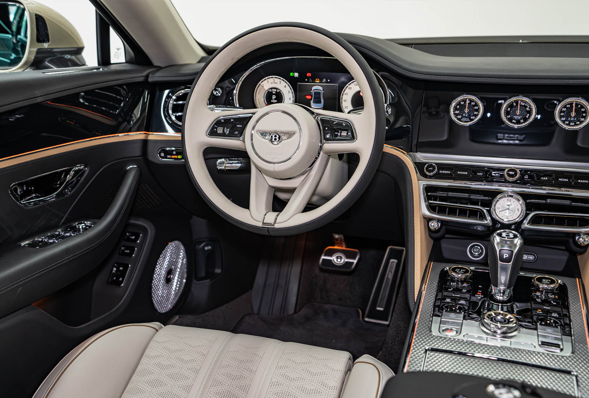 BENTLEY photo 13