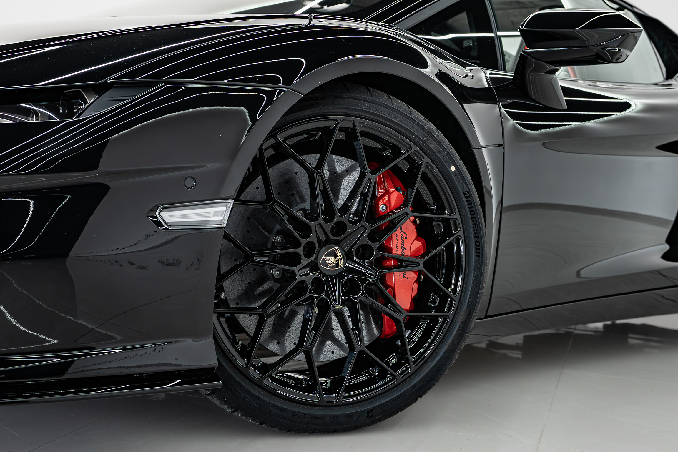 LAMBORGHINI photo 13